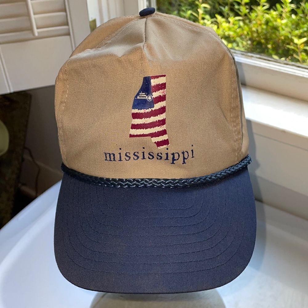 NWT Nissun tan, blue & red “Mississippi” cap‎